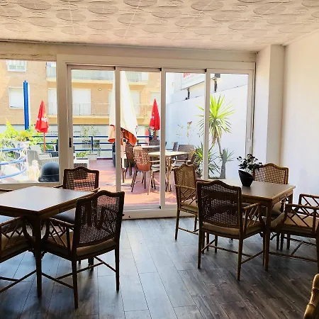 Πανσιόν Univers 2*