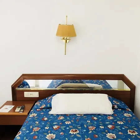 Πανσιόν Univers 2*